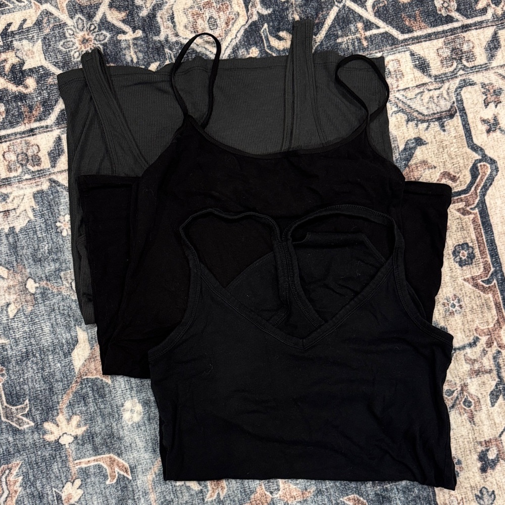 3 Bundle | M/L Tank tops